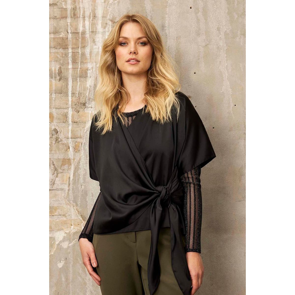 IN FRONT Mandy Bluse, Farve: Black, Størrelse: M, Dame