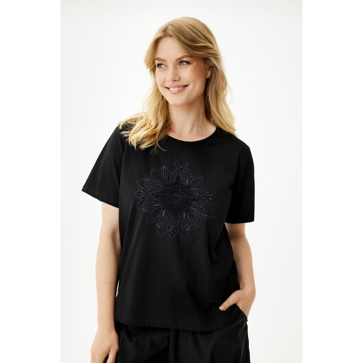 IN FRONT Daphny T-shirt, Farve: Black, Størrelse: M, Dame