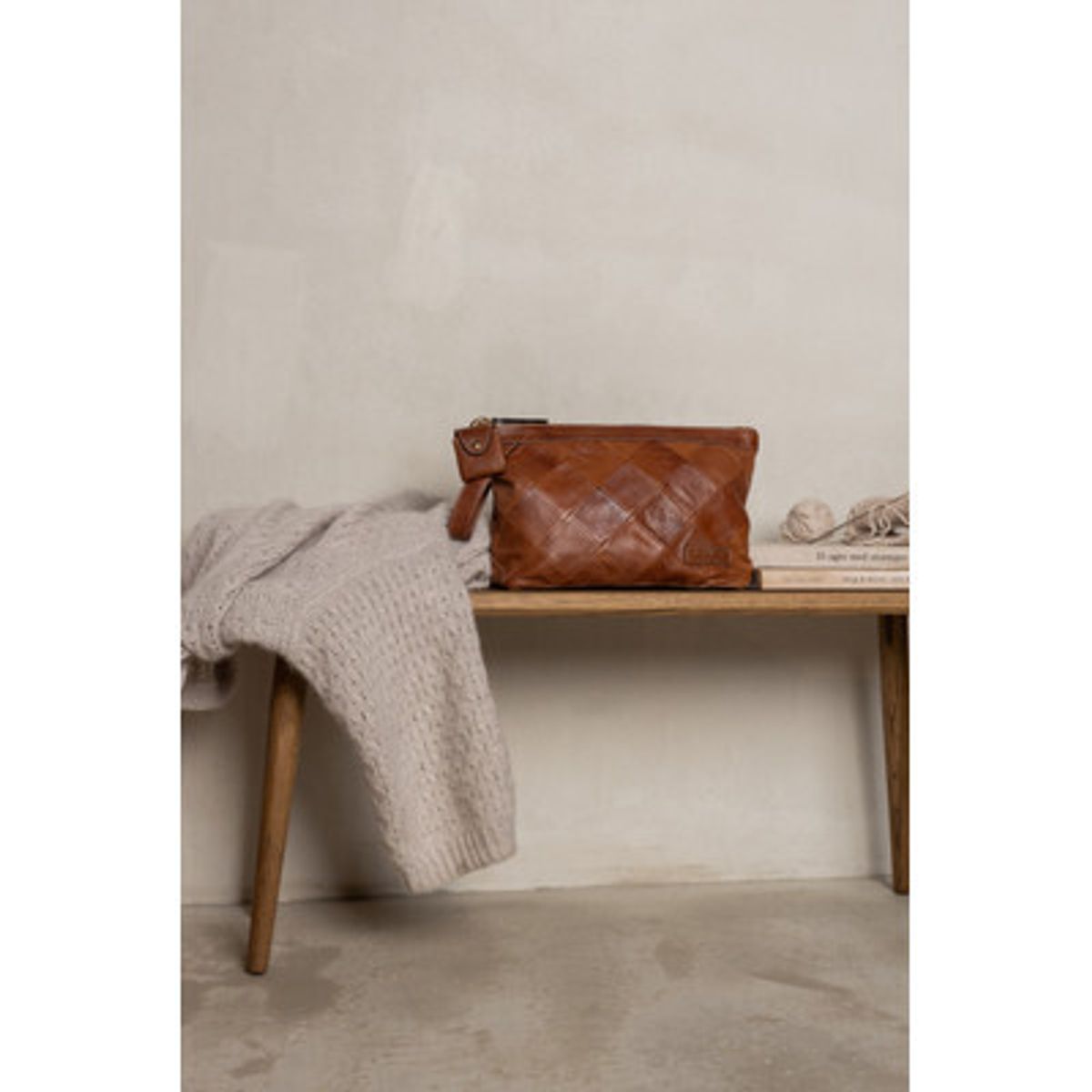 Project 17 | Stor Clutch Scrap Leather | Walnut/Gold