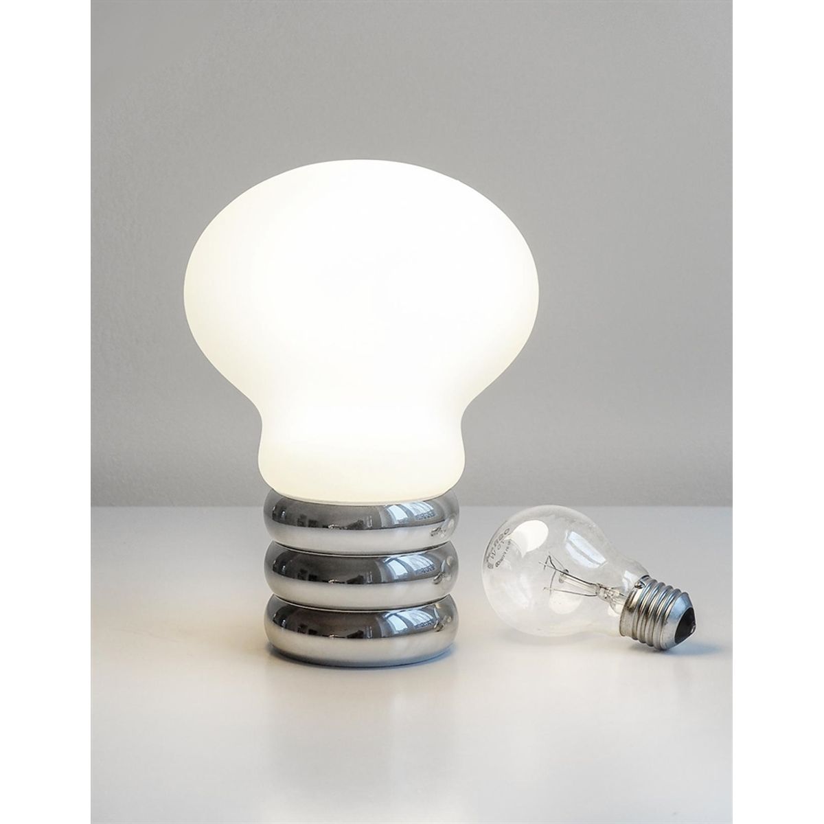 b.bulb batterilampe / bordlampe