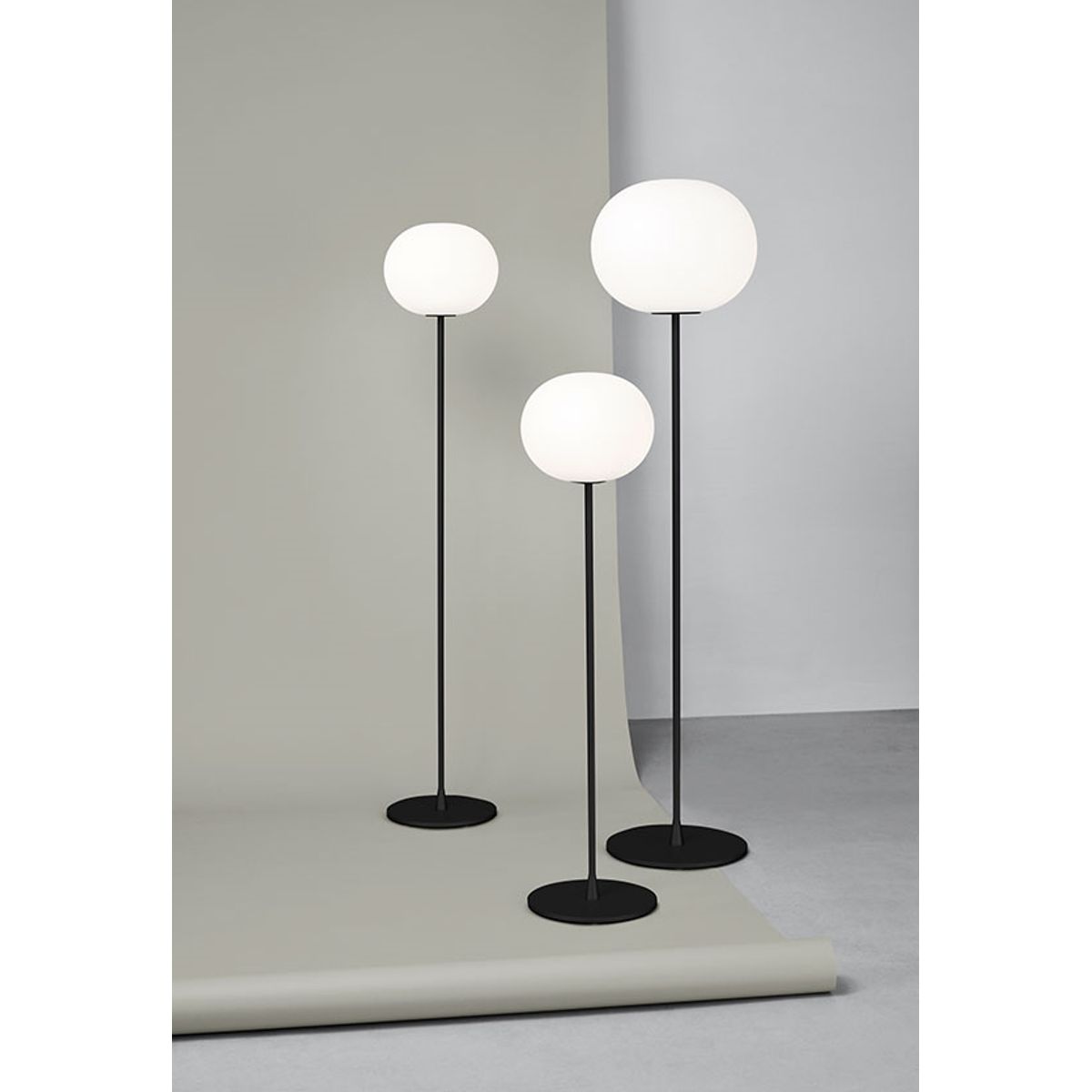 Glo-Ball F1 standerlampe, sort