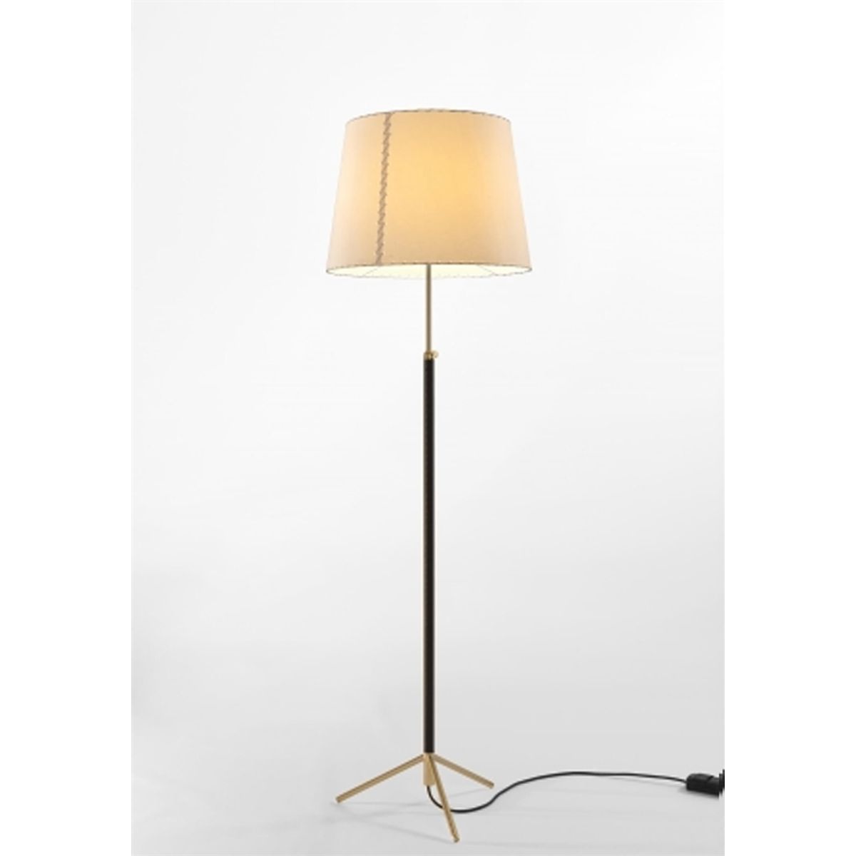 Pie de salón Gulvlampe G1 beige pergament/messing