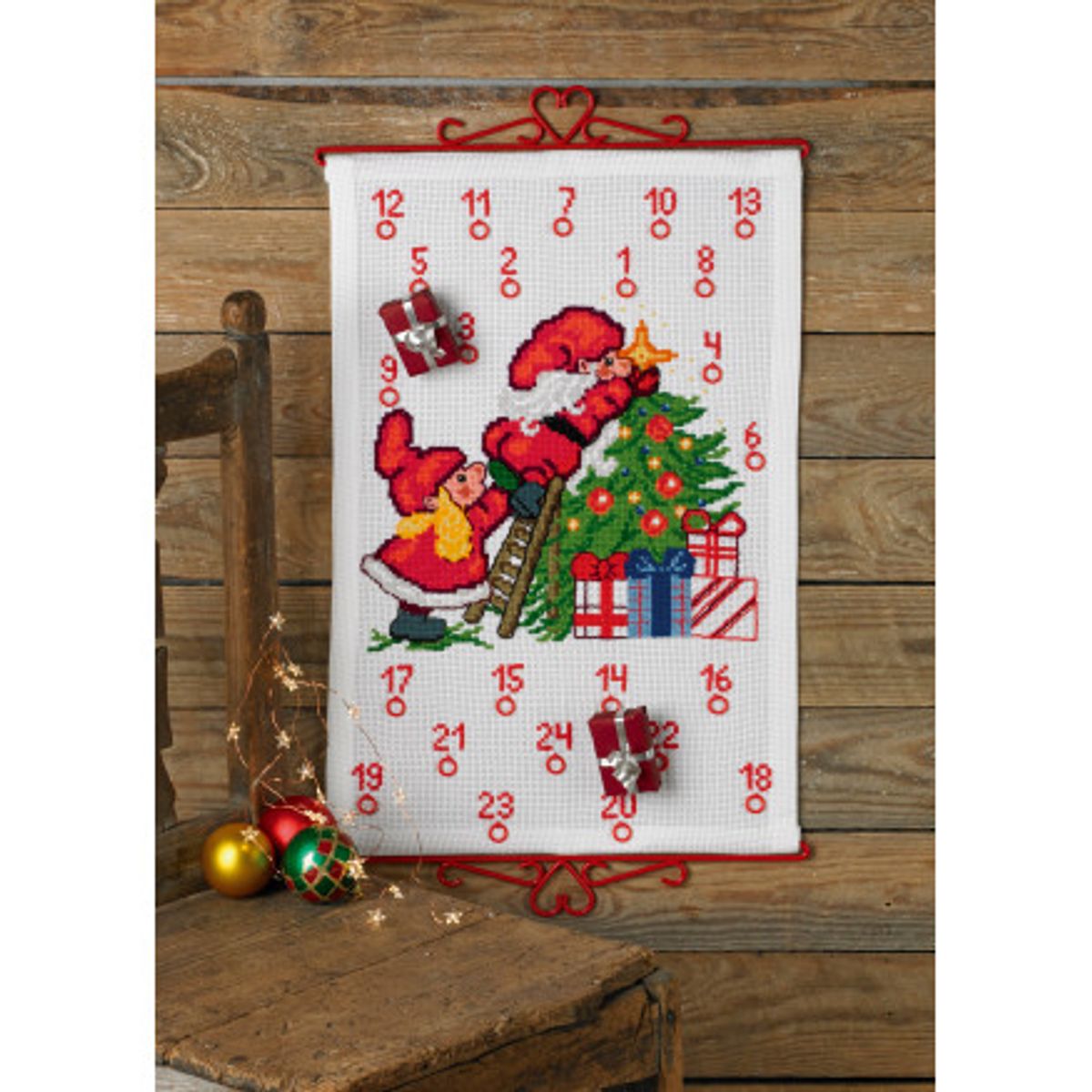 Permin Broderikit Julekalender Nisser pynt træ 38x56cm