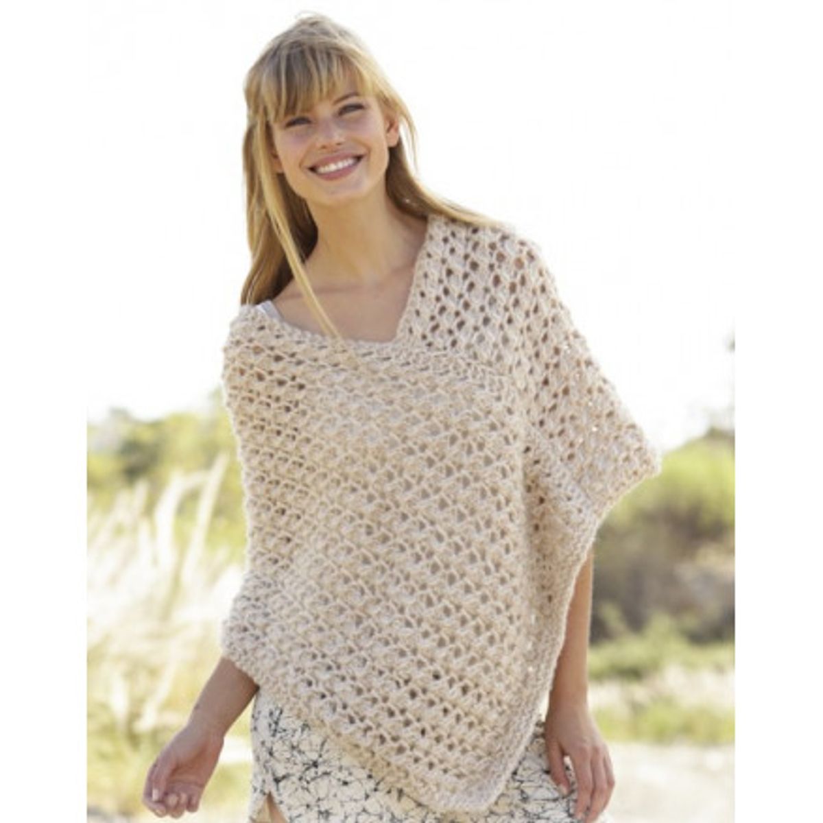 Creme Caramel by DROPS Design - Poncho Strikkeopskrift str. S/M - XXL/ - Small/Medium