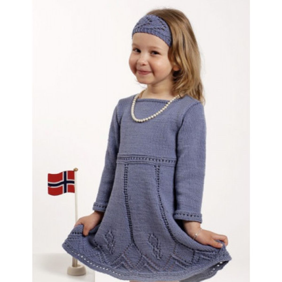 Wendy Darling by DROPS Design - Kjole og Hårbånd Strikkeopskrift str. - 3/4 år