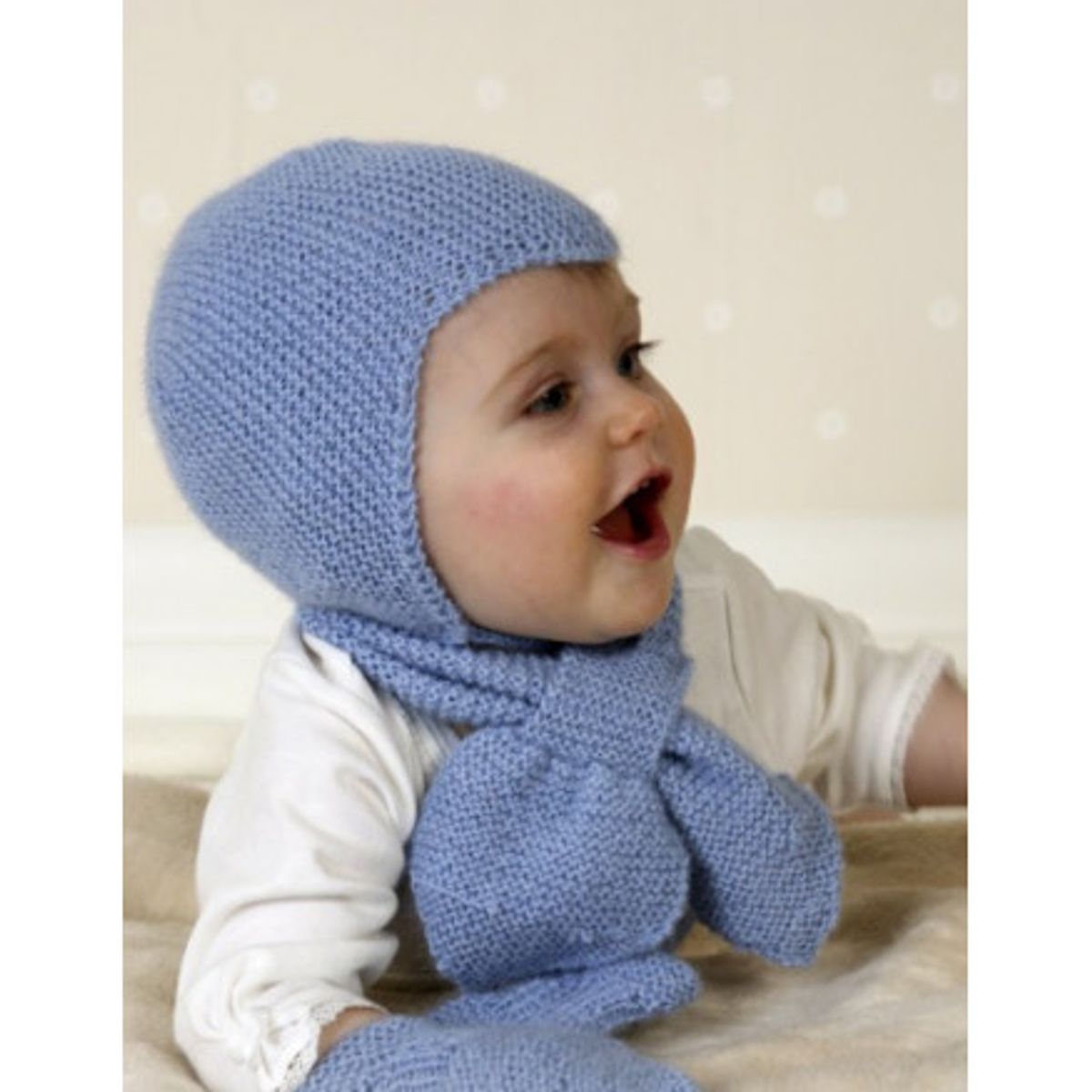 Baby Aviator Hat by DROPS Design - Djævlehue, Halstørklæde og Vanter S - 2 år