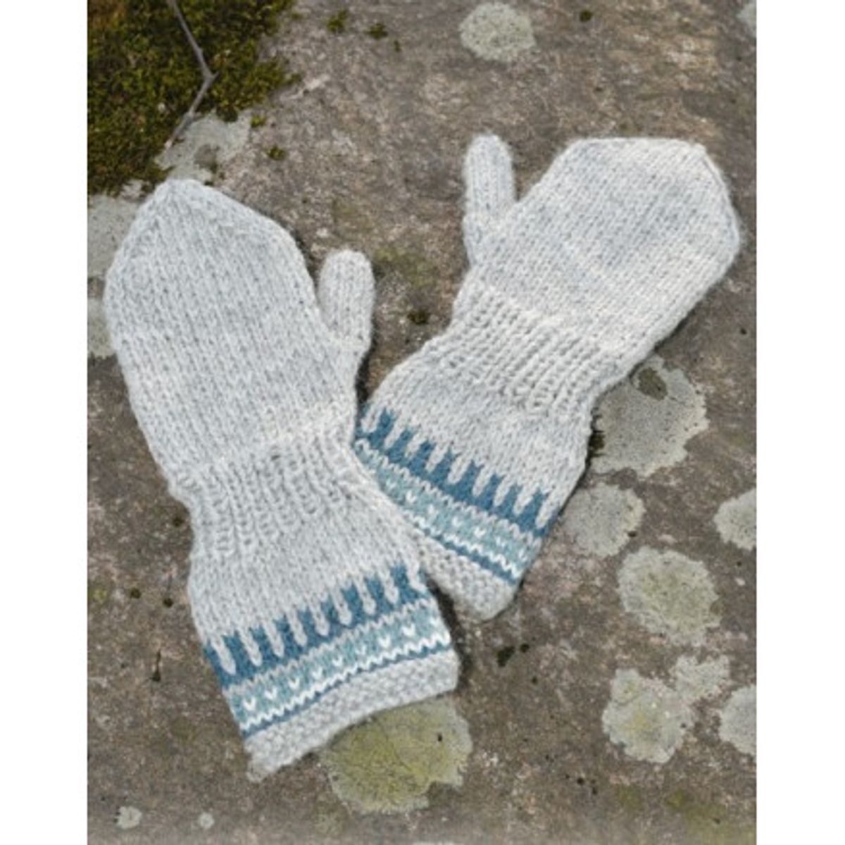 Wild Blueberrie Mittens by DROPS Design - Vanter Strikkeopskrift str. - 5/6 år