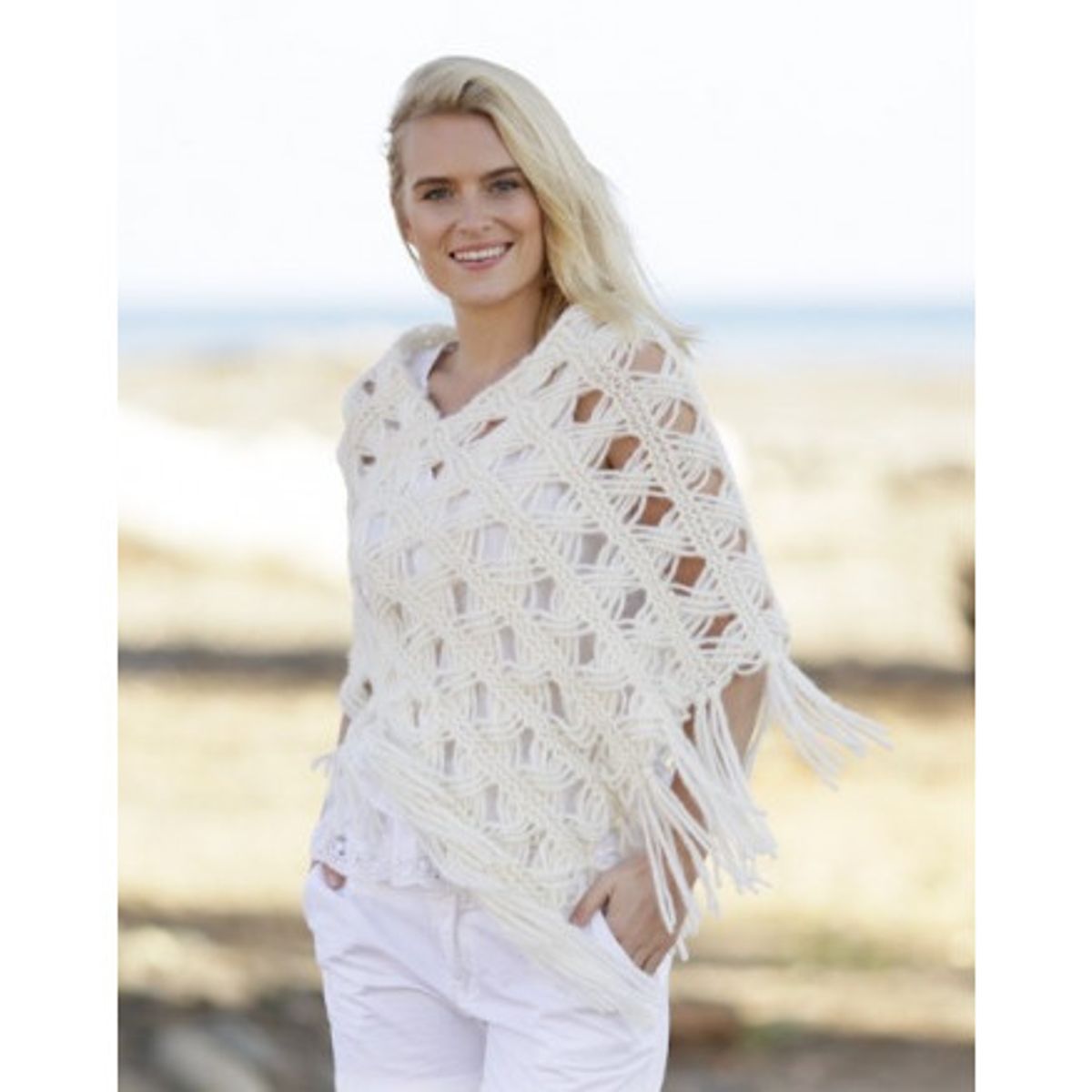 Late in August by DROPS Design - Poncho Strikkeopskrift str. S/M - XXL - Small/Medium