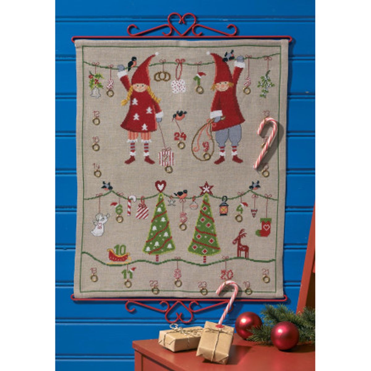 Permin Broderikit Hør Julekalender Moderne Nisser 48x58cm