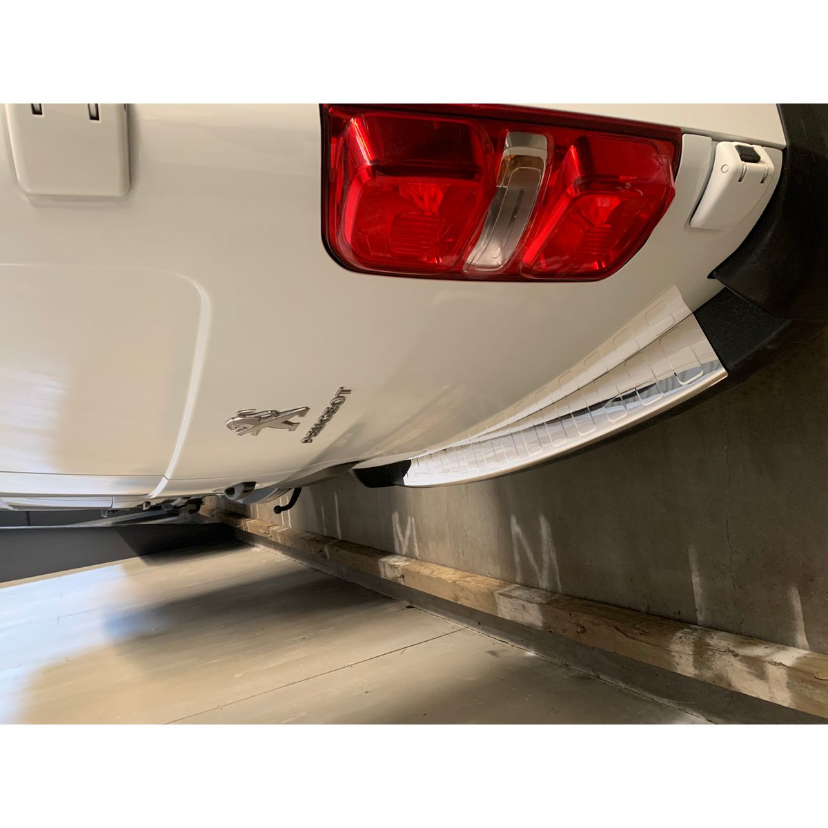 Rear Bumper Sill Cover (L1-L2) S.Steel (Gloss)