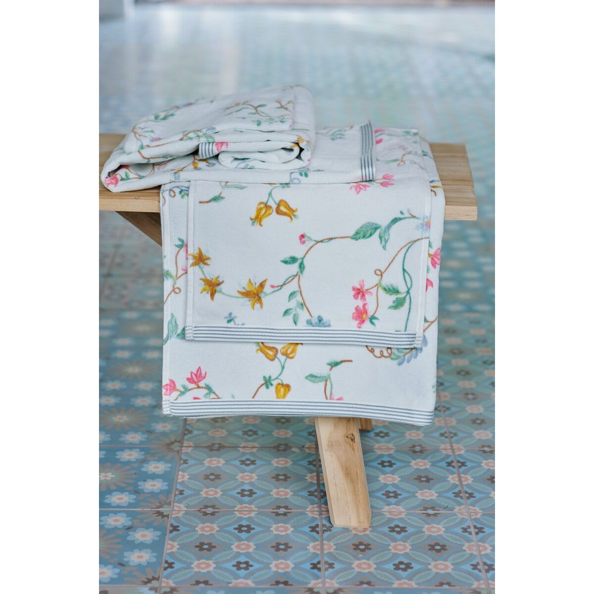 Pip Studio Les Fleurs White 55x100