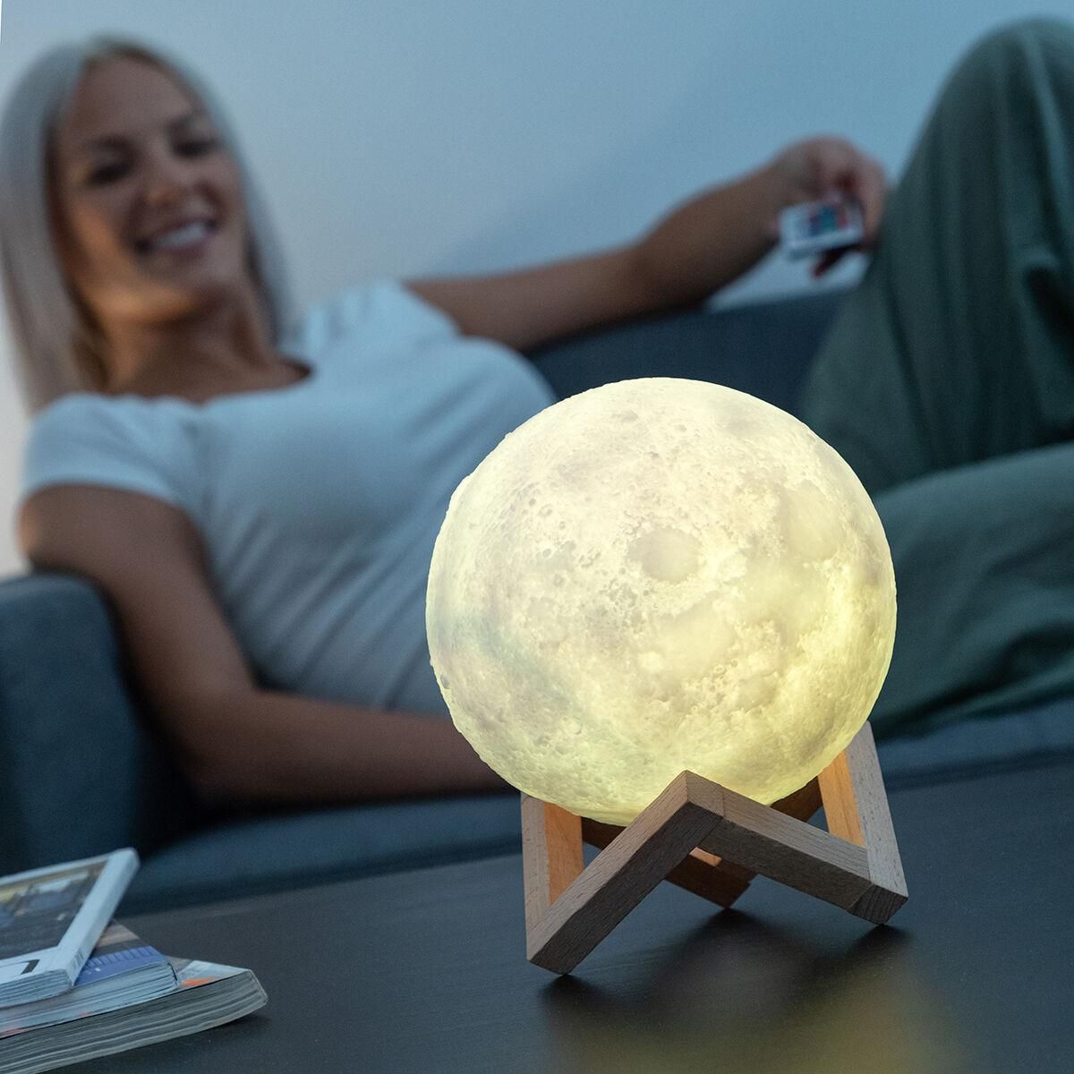 Genopladelige LED-Lampe Måne Moondy InnovaGoods