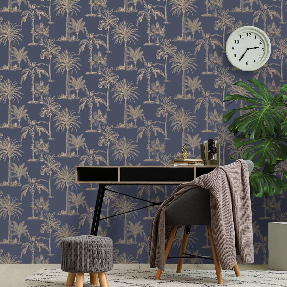 DUTCH WALLCOVERINGS tapet Tropical Trees marineblå og sølvfarvet