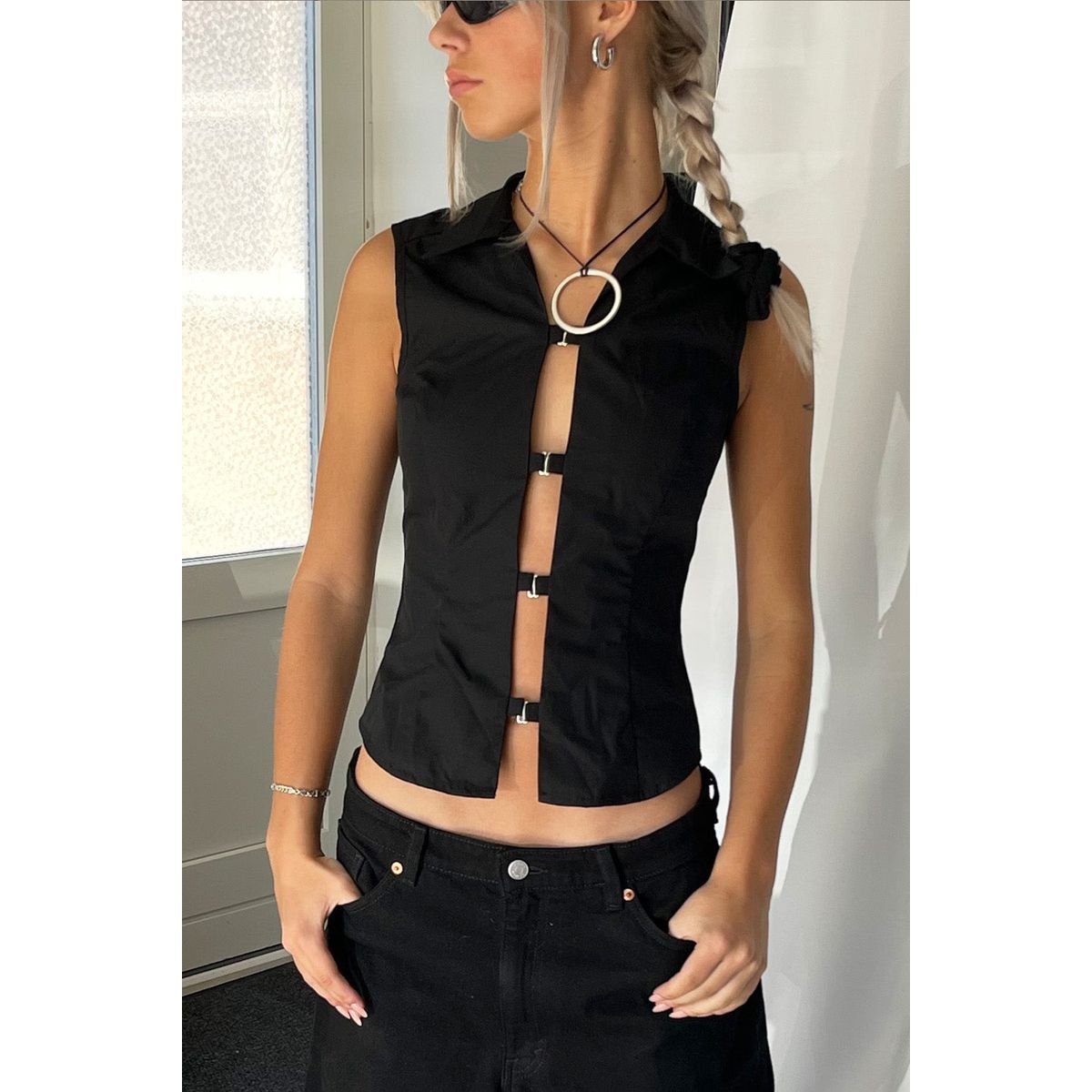 Xenia & Lisa x Sistie - Sort figursyet vest - L