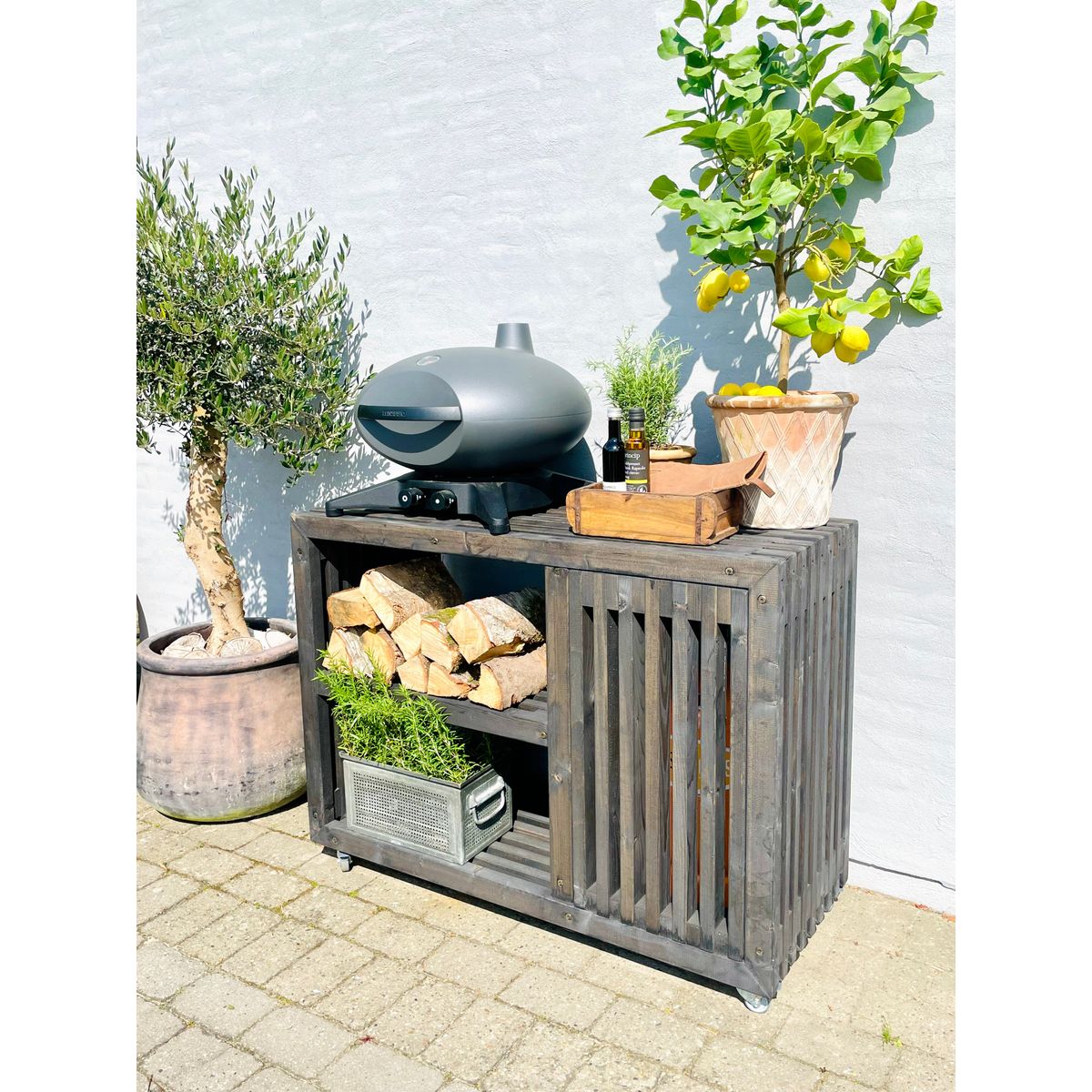 Luksus Grillbord med Gasflaskeskjuler | Sortbejdset | 137 cm / 65.5 cm / Uden Topplade