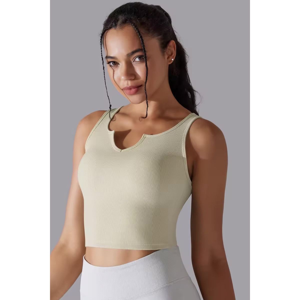 Crop top v-hals / Indbyggede puder Beige - Medium / Beige