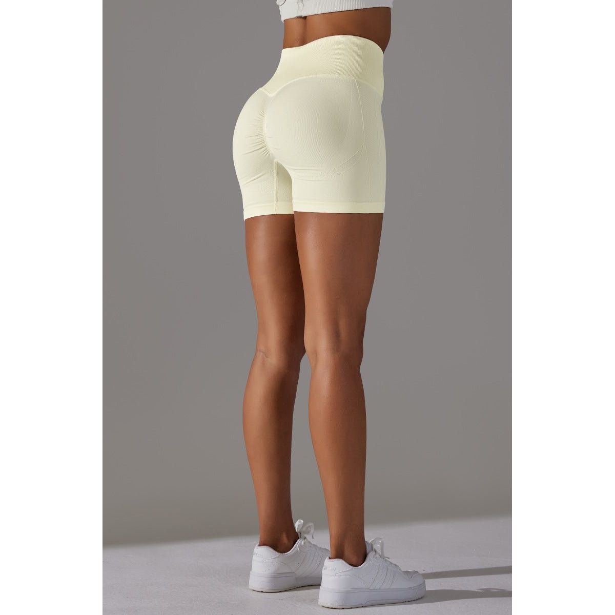 PerformancePro scrunch shorts CreamyWhite - Small / Cornsilk