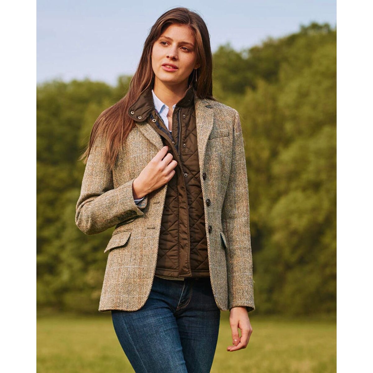 Carola blazer dame, Harris Tweed, sand sildebensmønster m. rød/lysblå overtern - 34