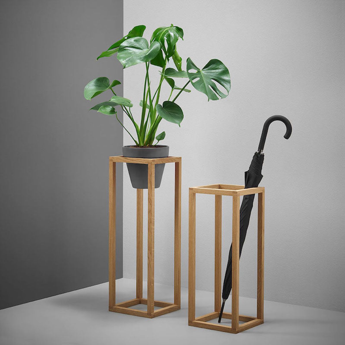 WOOD-UP planteopsats/reol i træ - 65 cm / Bakke i sort