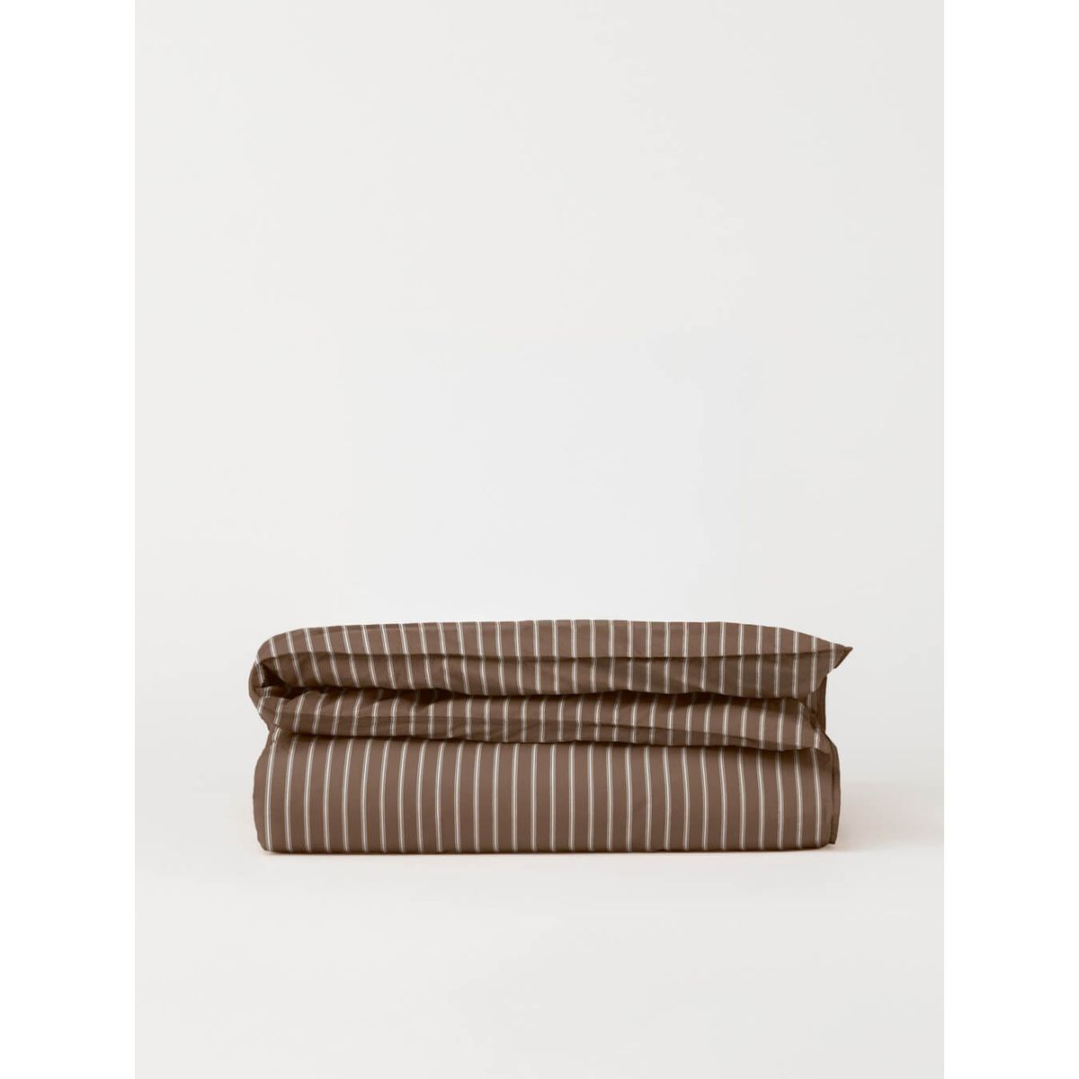 DAWN Percale sengetøj - Chocolate Stripes - 200x220 cm - 100% økologisk bomuld - Brunt med striber