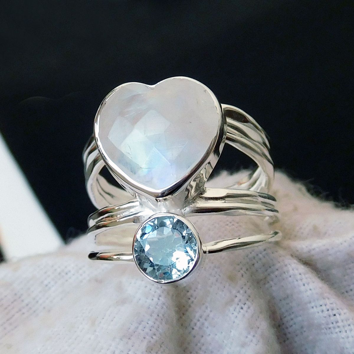 Hjerte ring med Månesten og Topaz, 58