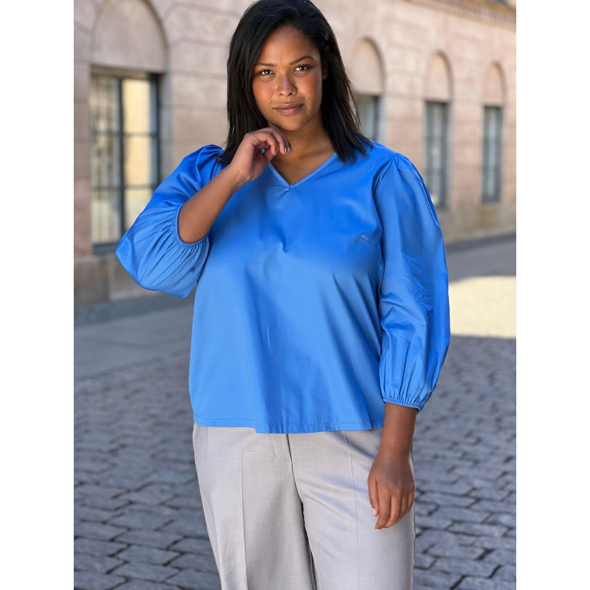 Mona bluse i lavendelblå - M/42-44