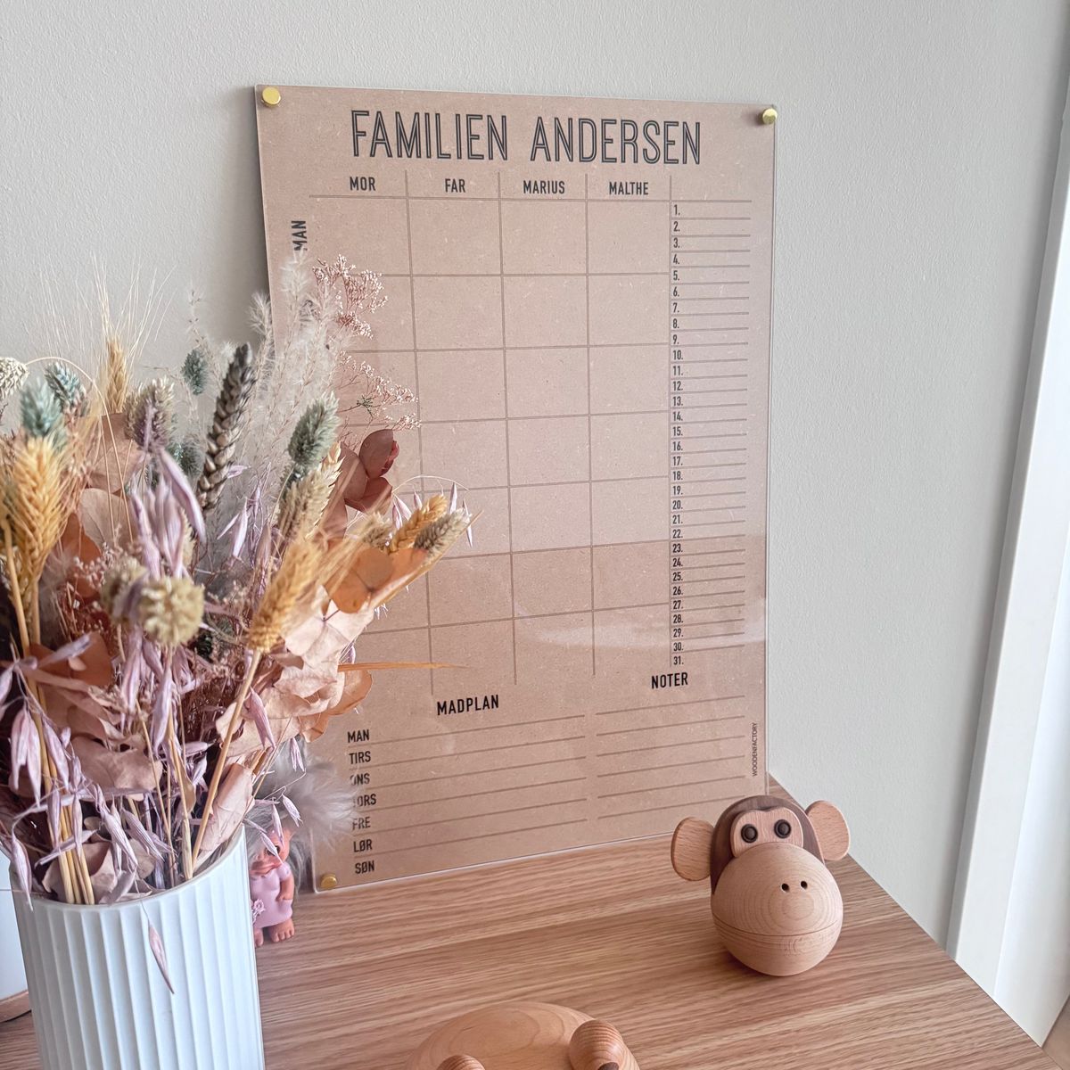 Familiekalender i træ - Fineret valnød / 4