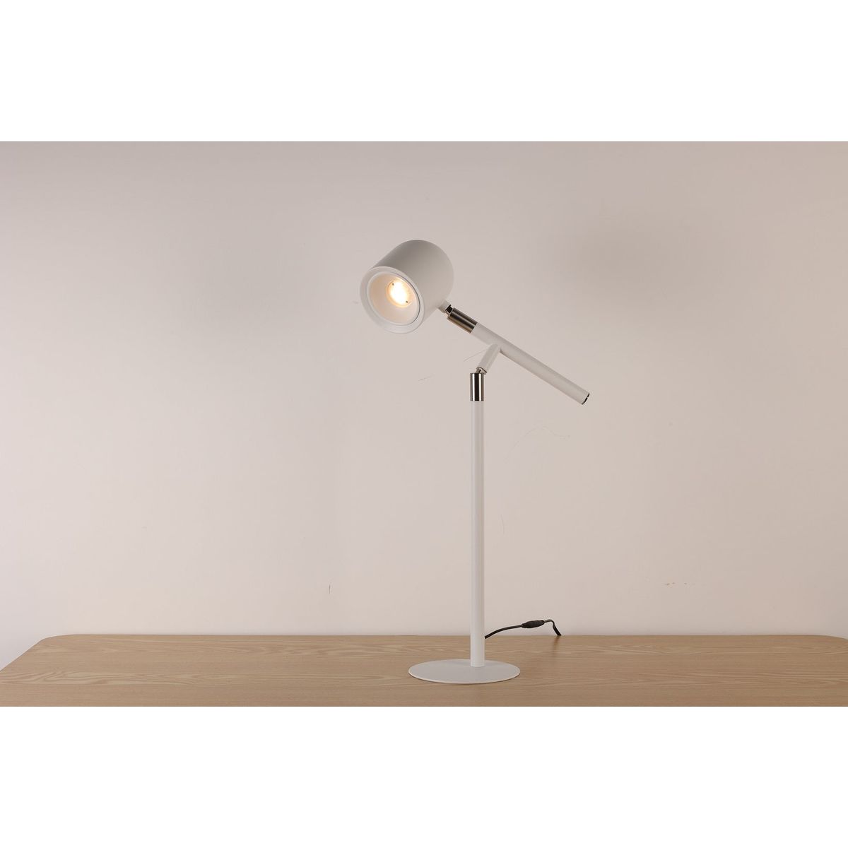 Klassisk & Minimalistisk Skrivebordslampe - Med Base & Transformbar arm - Hvid