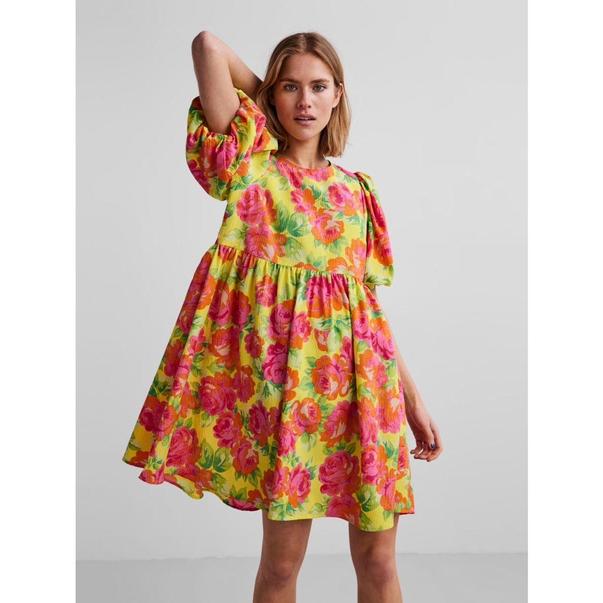 PIECES X DITTE ESTRUP PCASTA 2/4 DRESS D2D - Golden Kiwi Flower