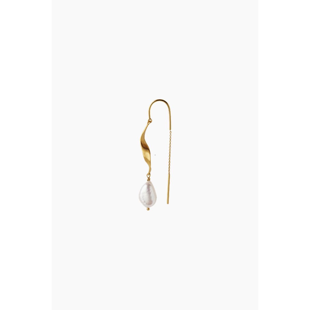 Long Twisted Earring With Baroque - Pearl Gold - Stine A - Guld One Size