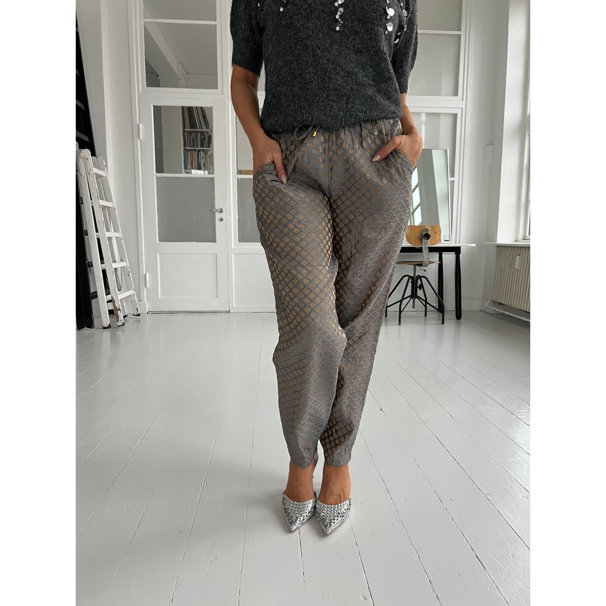 Gaspar Fiji grey brocade pants