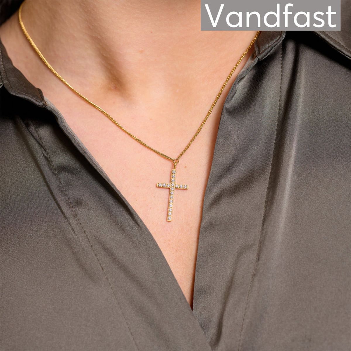 ANNEBRAUNER Cross Necklace