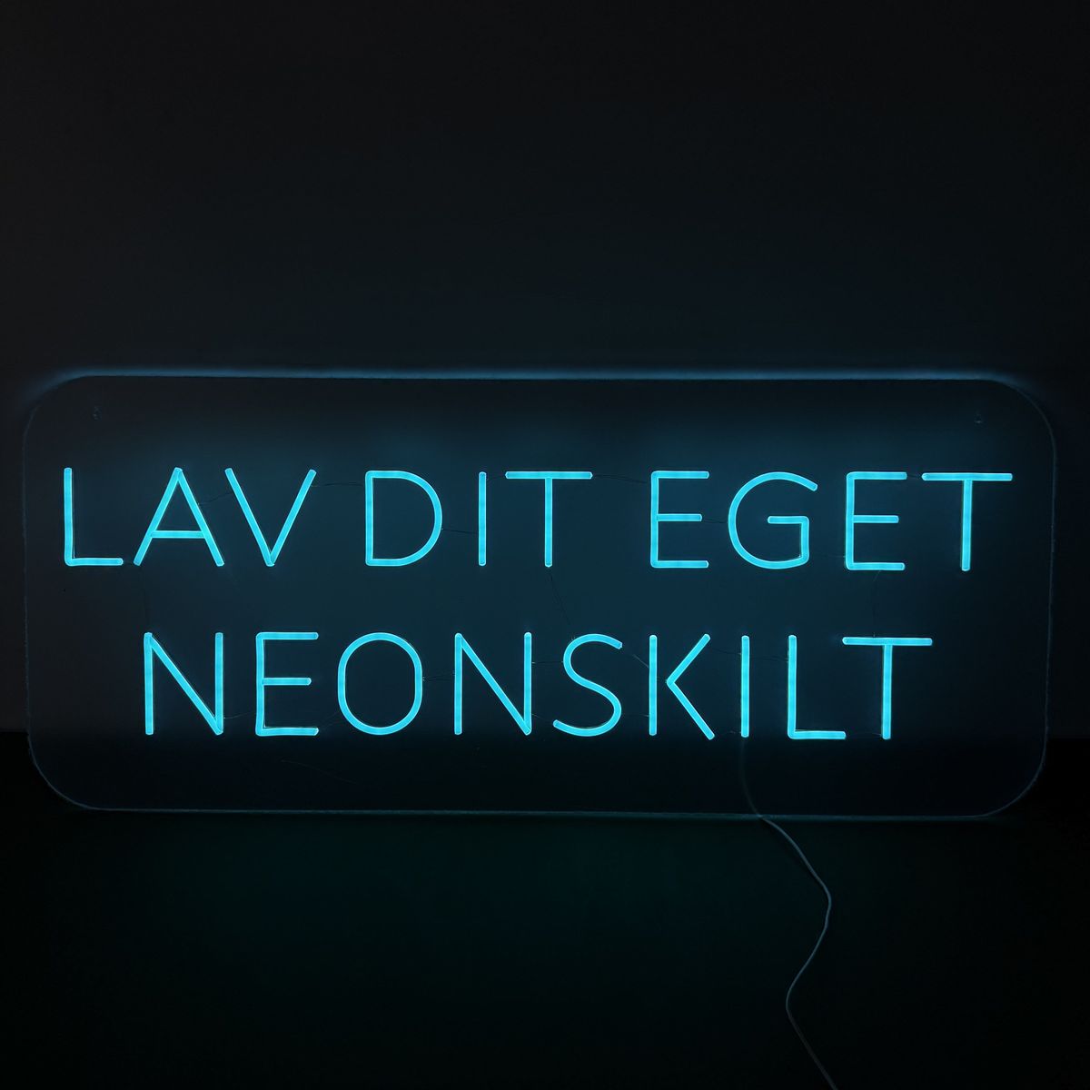 Lightish Lav Dit Eget Neonskilt - Stort udvalg af neonlamper og neonskilte.