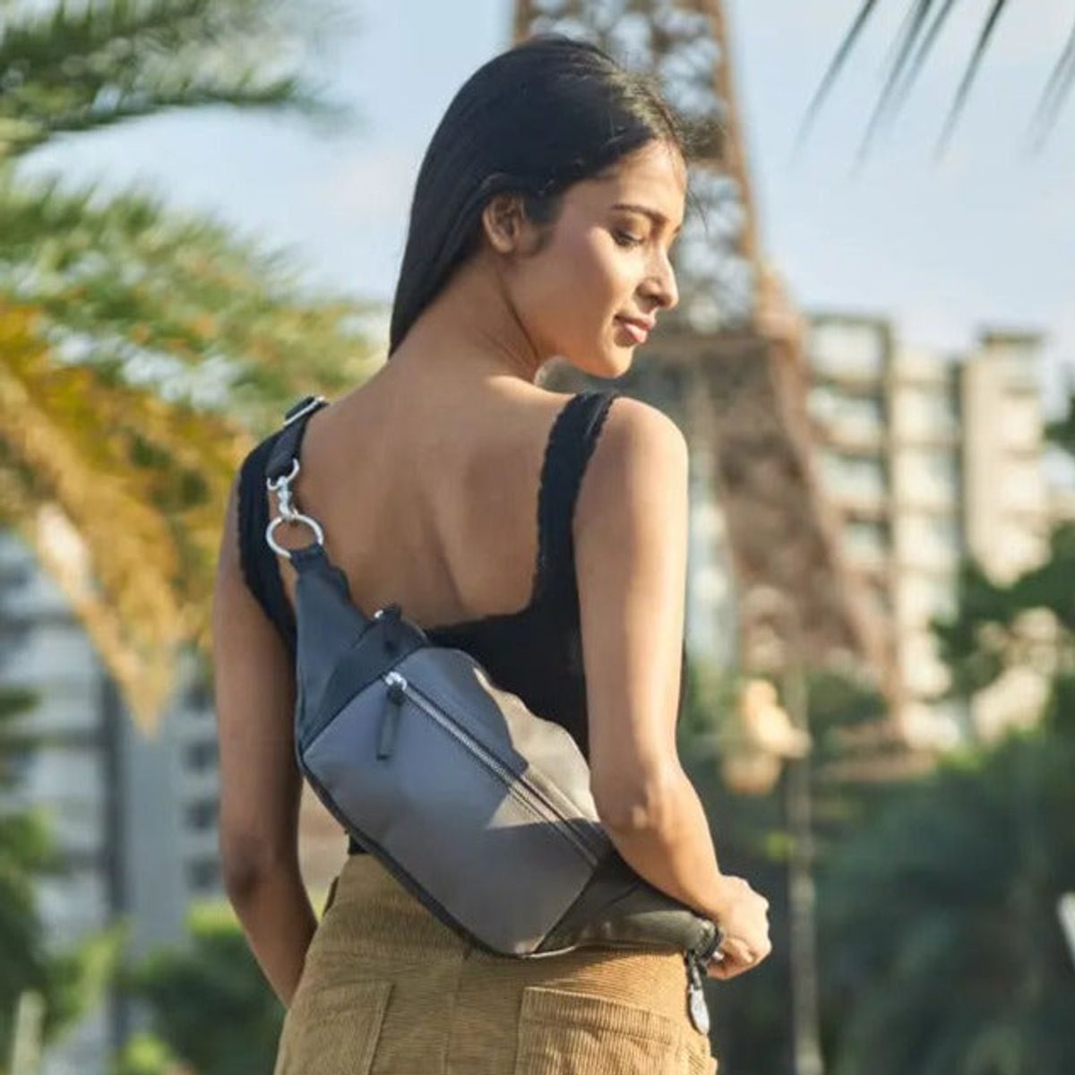 Style Neptun i mørkegrå/sort. Superflot tofarvet bumbag taske i kvalitetslæder m. masser af rum