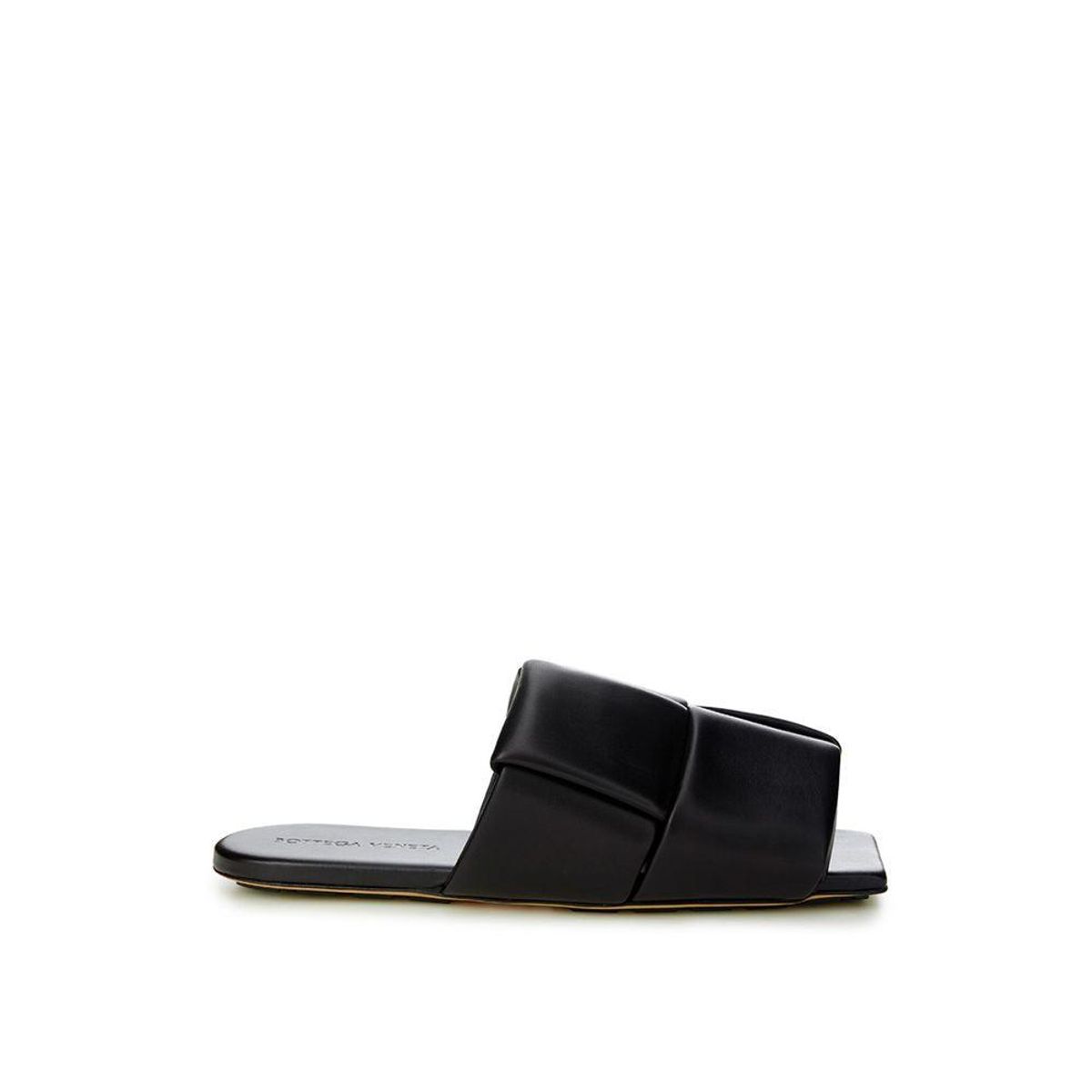 Bottega Veneta Elegant Black Leather Sandalers