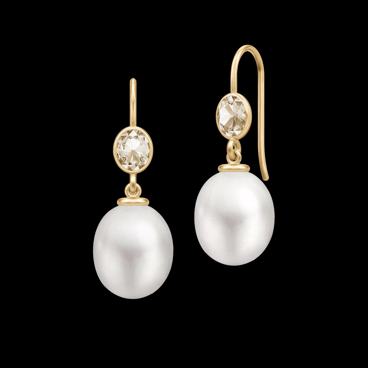 Callas Earrings White Pearl