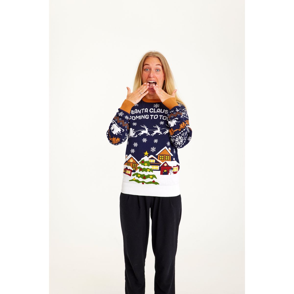 Årets julesweater: Santa Claus Is Coming To Town - dame / kvinder. Ugly Christmas Sweater lavet i Danmark