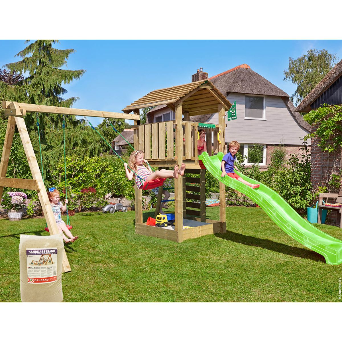 Legetårn Jungle Gym Cottage 2.1 m/2-Swing Modul 220, grøn rutschebane og 120 kg sand