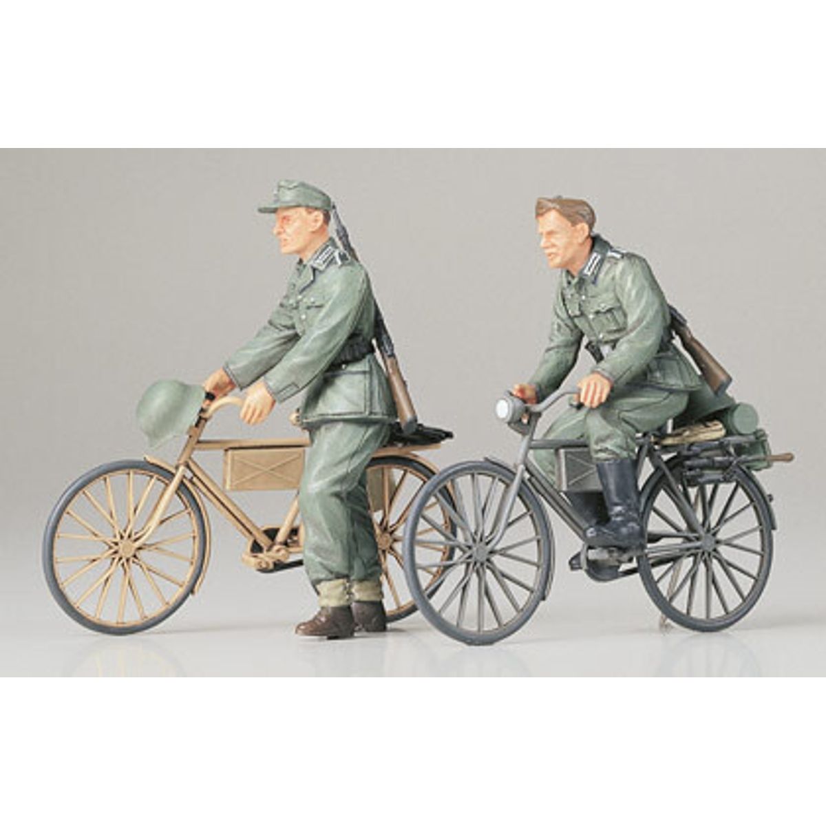 Tamiya - Tyske Soldater Med Cykler - Model Figurer - 1/35 - 35240