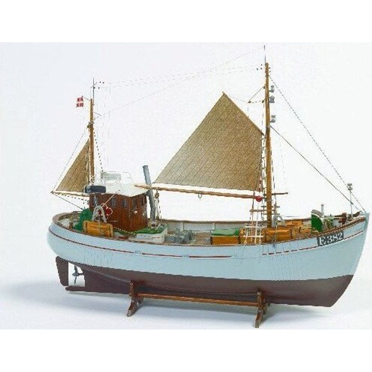 Billing Boats - 1:33 Mary Ann - Wooden Hull - Bb472