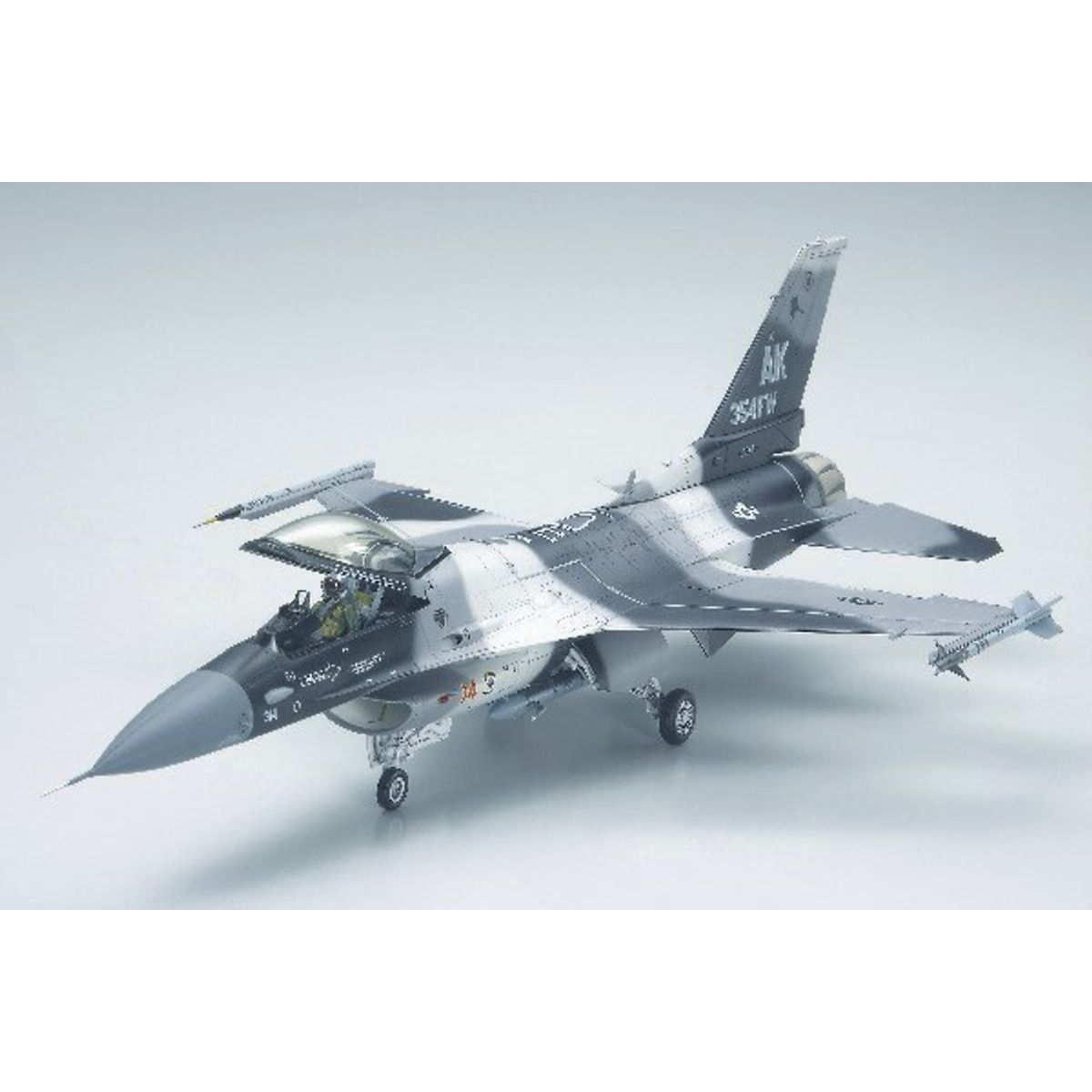 Tamiya - F-16c/n Aggressor/adversary Byggesæt - 1:48 - 61106