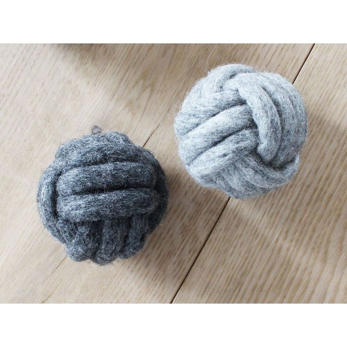 Wooldot - Knyttet Bold Hundelegetøj - Koksgrå - 8 Cm