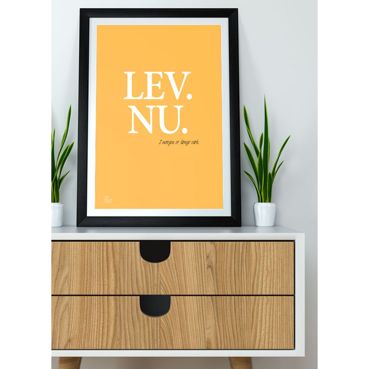 Lev nu-plakat (gul) - 70 x 100 cm - Kr. 349,-