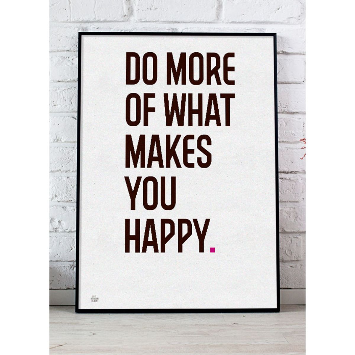 Do More Of What Makes You Happy-plakat (magenta punktum) - 30 x 40 cm - Kr. 219,-