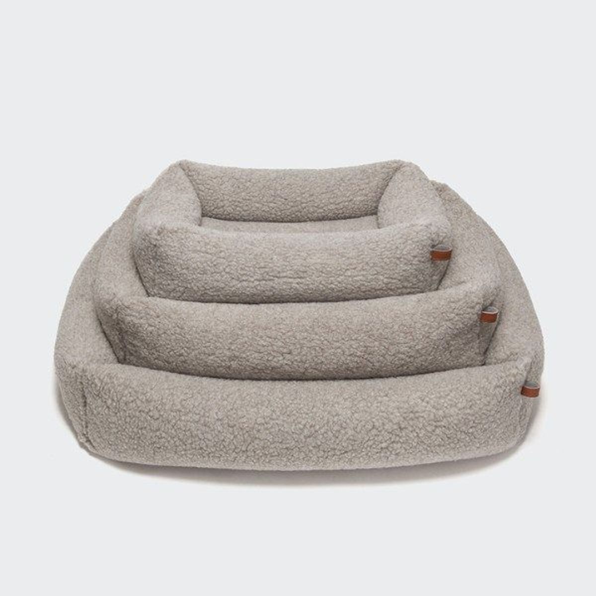 Cloud7 Sleepy // Eksklusiv hundeseng i boucle uld (teddy) - S