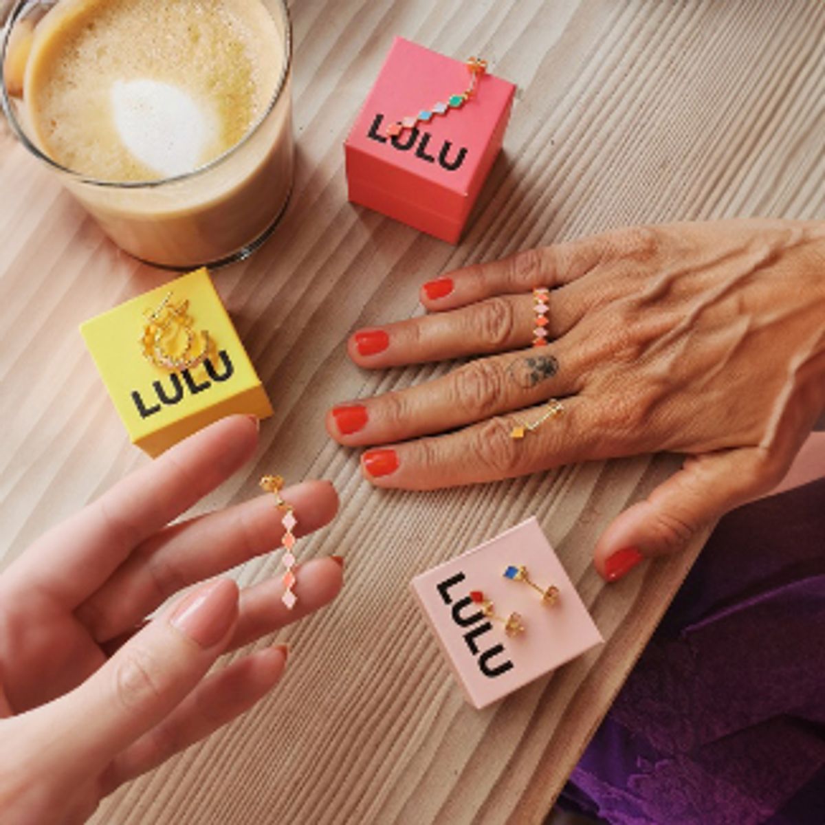 LULU Copenhagen Confetti Long Gold Plated Orange Coral/Light Pink