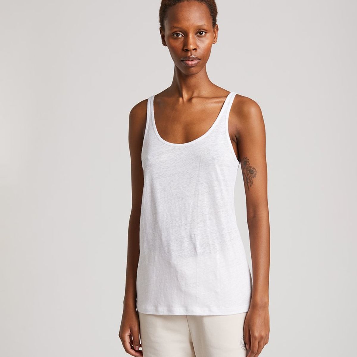 Synne S'less Linen Top white - L