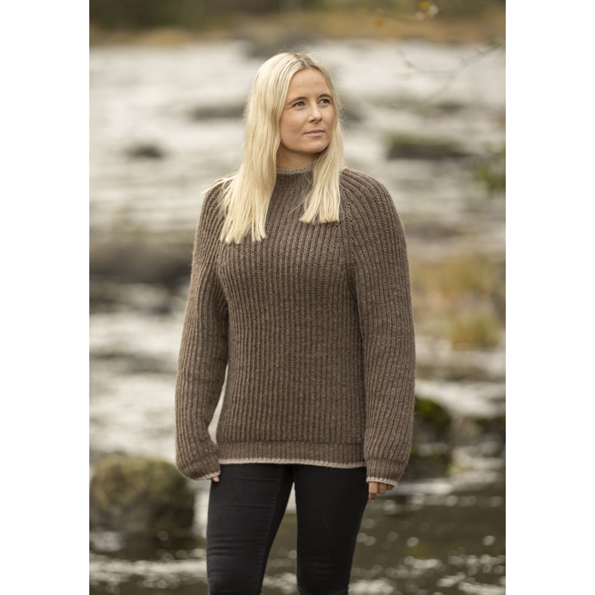 "Birna" Genser - Viking Design 2336-4 Kit - XS-XXL - Viking Eco Highland Wool, fra Viking