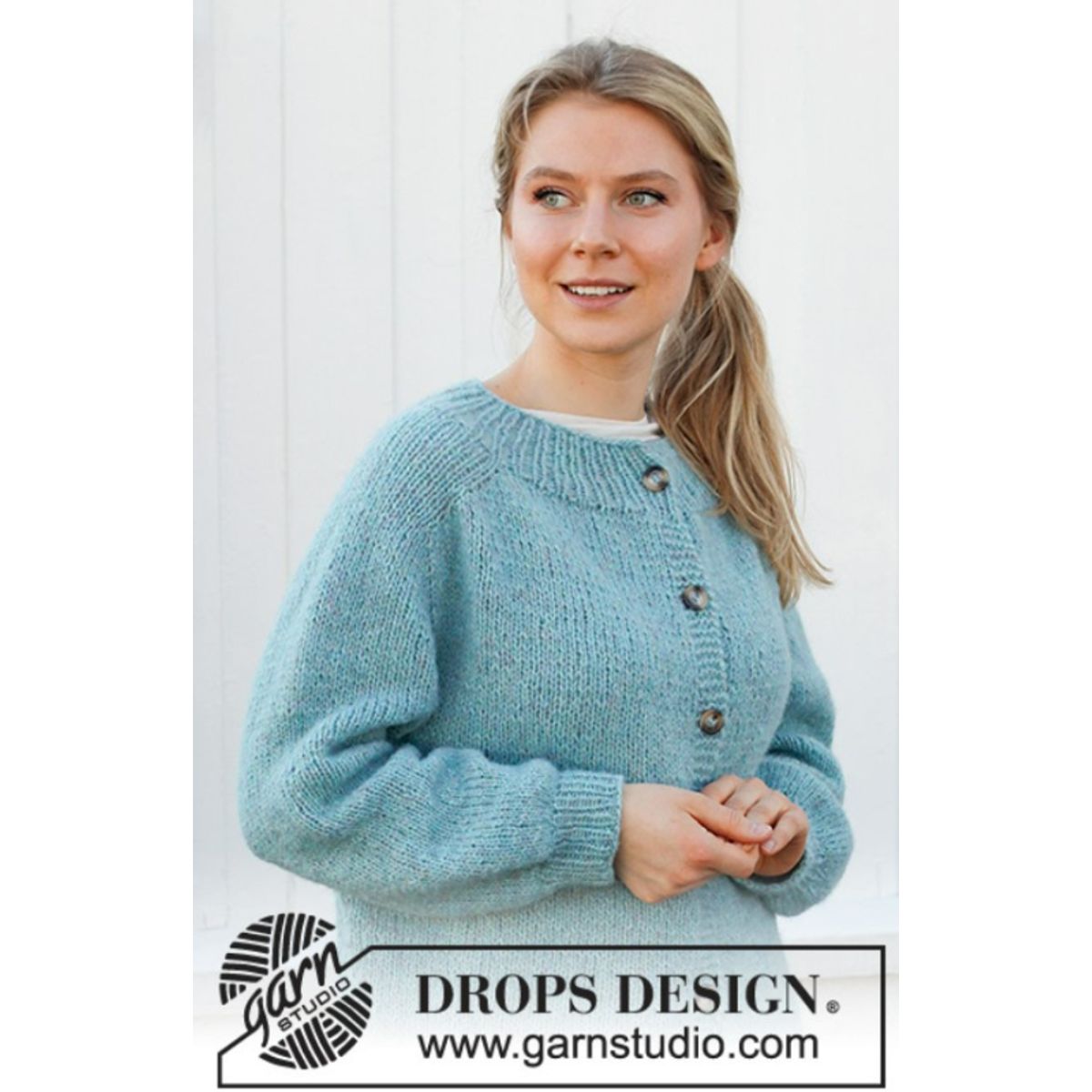 215-30 Frozen Lake Cardigan by DROPS Design, fra Viking