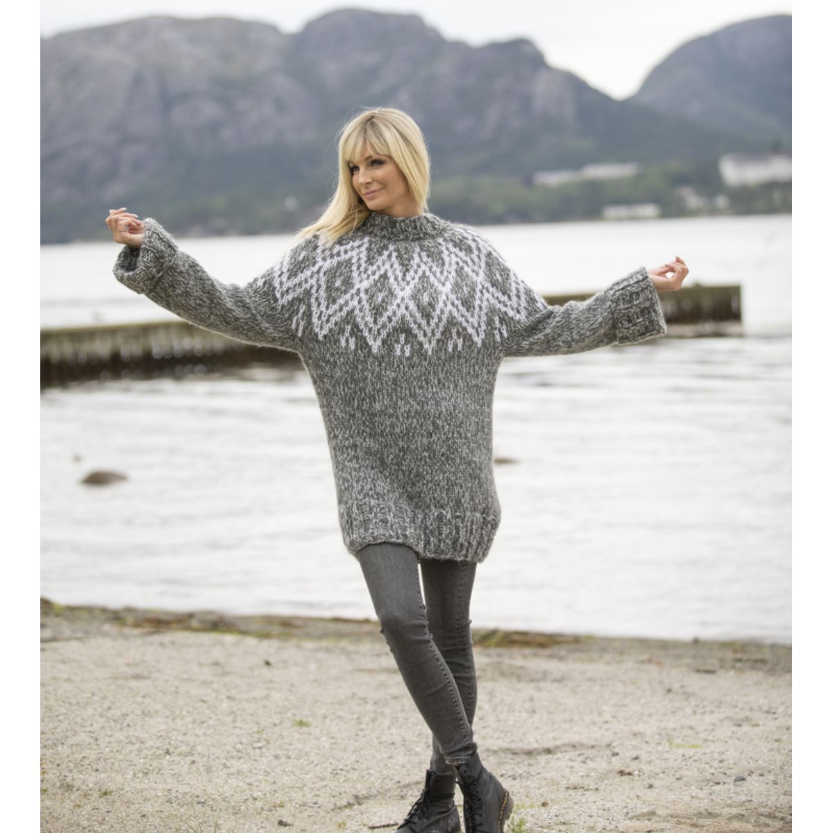 "Bliss" Genser i dobbeltgarn - Viking Design 2022-11A Kit - XS-XXL - Viking Alpaca Bris, fra Viking